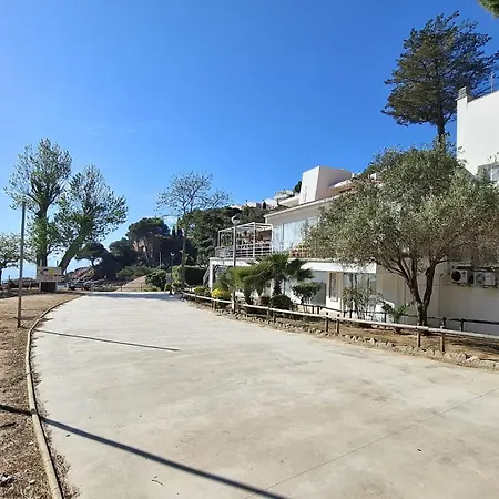 Dom wakacyjny 2br Cala Salions Coastal - Terrace & Ocean Views *